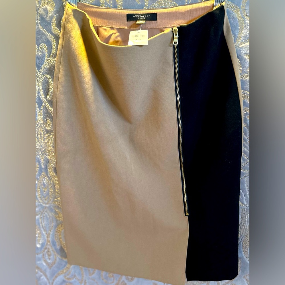 Ann Taylor Petites Straight & Pencil Skirt- Color Block- NWT- SIZE 0 Petite